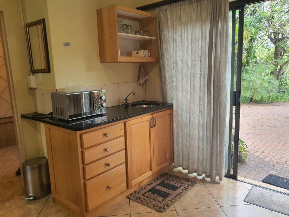 מאלליין Selati 103 Guest Cottages מראה חיצוני תמונה
