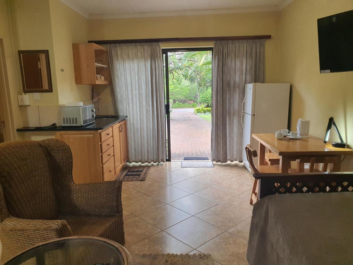 מאלליין Selati 103 Guest Cottages מראה חיצוני תמונה