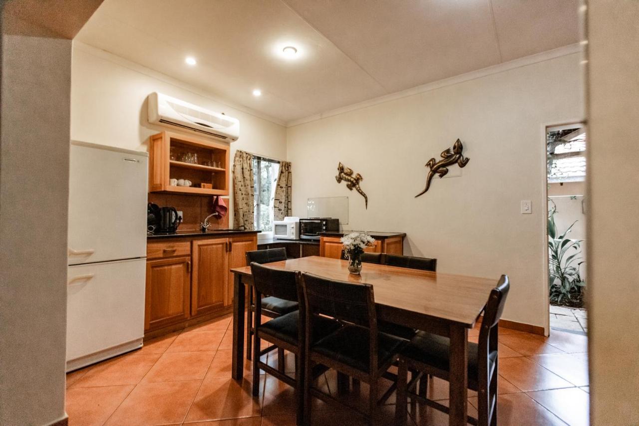 מאלליין Selati 103 Guest Cottages מראה חיצוני תמונה